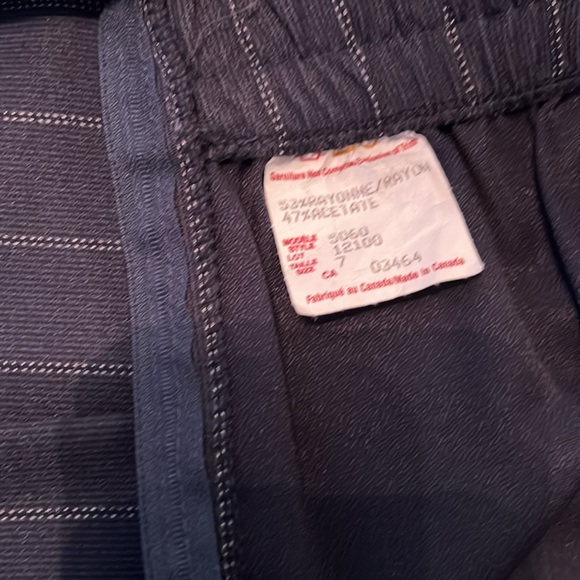 Emblem - Navy Pinstripe Rayon-blend 3 in 1 (Blazer Pant Skirt) Suite - Size 7 - Picture 13 of 13